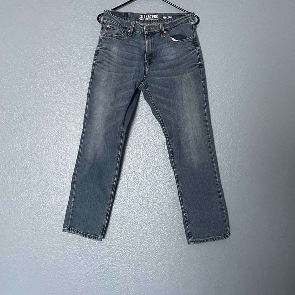 Levi’s signature straight fit